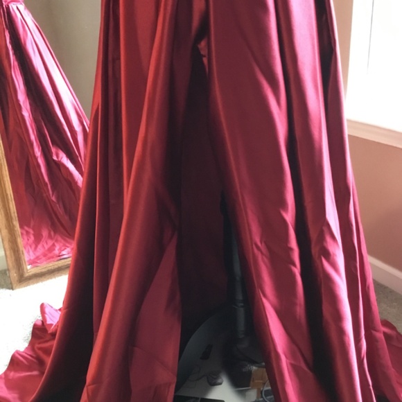Red ballgown - Picture 3 of 13